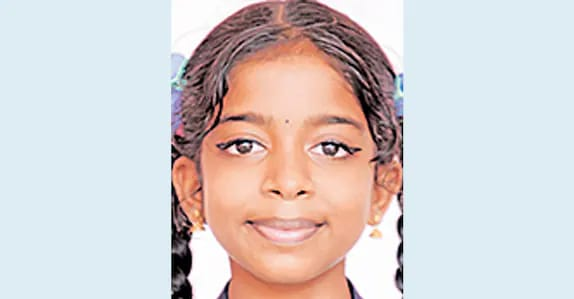 കടയ്ക്കാവൂരിൽ ‌തെരുവുനായ്ക്കൾ കുറുകെ ചാടി അപകടം.