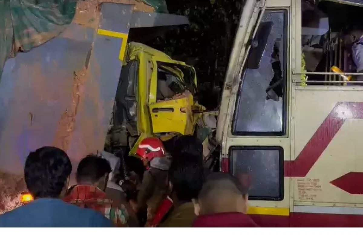 കെഎസ്ആർടിസി ബസും ടിപ്പർലോറിയും കൂട്ടിയിടിച്ചു.