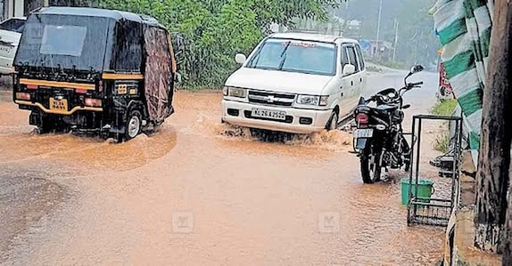 മുക്കൂട്ടുതറ  ഇടകടത്തി റോഡിലെ വെള്ളക്കെട്ടിന് പരിഹാരം.