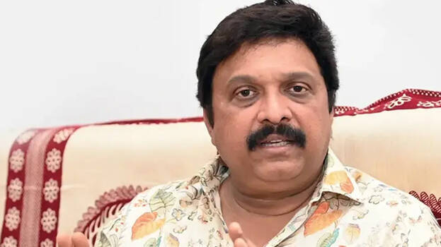ബസ് തടഞ്ഞുനിർത്തി മന്ത്രി യുടെ പരിശോധന