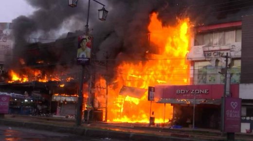 കണ്ണൂര്‍ തളിപ്പറമ്പ് ബസ് സ്റ്റാന്‍ഡില്‍ വന്‍ തീപിടിത്തം.