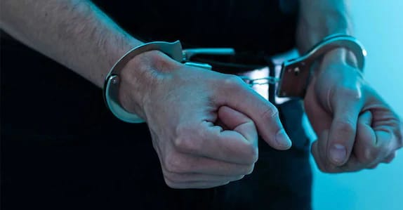 തർക്കത്തിനിടെ പ്ലസ് ടു വിദ്യാർഥിയുടെ കഴുത്ത് ബ്ലേ‍ഡ് ഉപയോഗിച്ച് അറുത്തു.