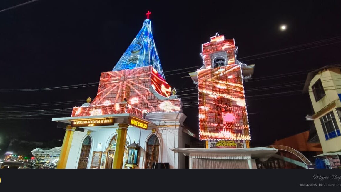 മാഹി സെൻ്റ് തെരേസ ബസലിക്കയിലെ തിരുനാളിന് കൊടിയുയർന്നു.