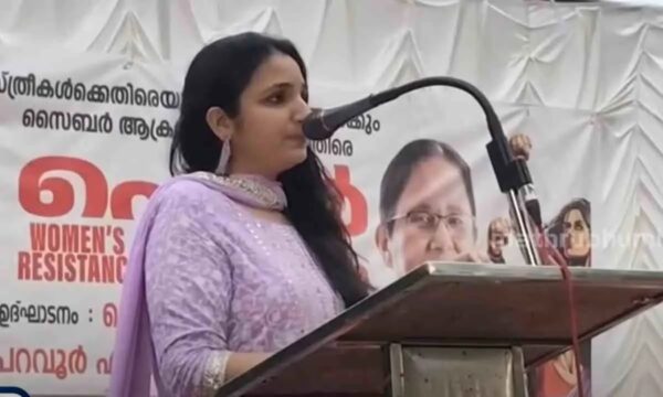 നടി റിനി ആൻ ജോർജ് സിപിഎം വേദിയിൽ.