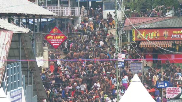 ശബരിമലയിൽ അഭൂതപൂർവ്വമായ ഭക്തജനത്തിരക്ക്