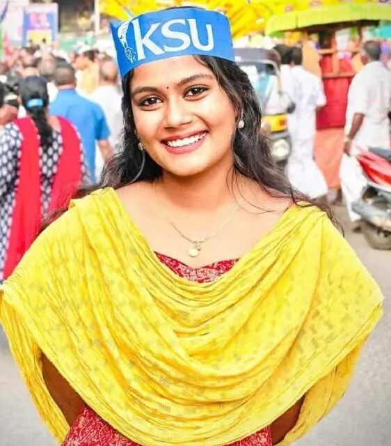 രാഷ്ട്രീയം കളിക്കരുത്  കോടതി