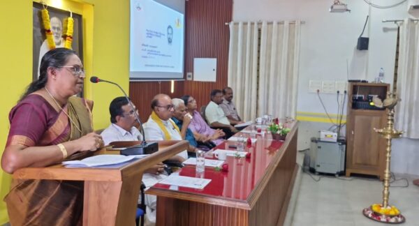 രാജു സ്മാരക എൻഡോവ്മെന്റ് ചടങ്ങിൽ ഡോ. ജി. ബിന്ദു അധ്യക്ഷ പ്രസംഗം നടത്തുന്നു