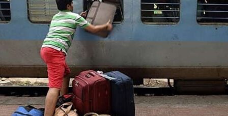 ലഗേജ് എടുക്കാൻ സഹായിക്കും പിന്നെ തട്ടിപ്പ്