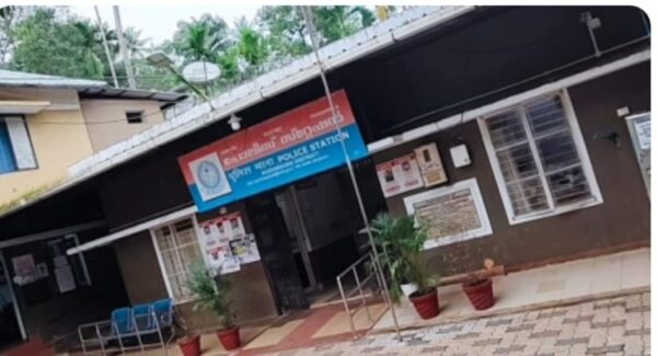 പേരാമ്പ്രയിൽ പോലീസ് സ്റ്റേഷൻ ആക്രമിച്ചു