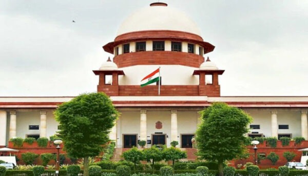 പൊതുസ്ഥലങ്ങളിൽ നിന്നും മൃഗങ്ങളെ മാറ്റണം: സുപ്രീംകോടതി