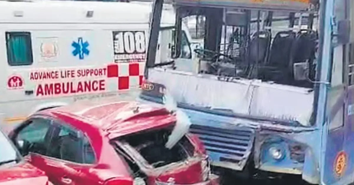 ബസ് നിയന്ത്രണം വിട്ട് കാറുകളിലിടിച്ചു