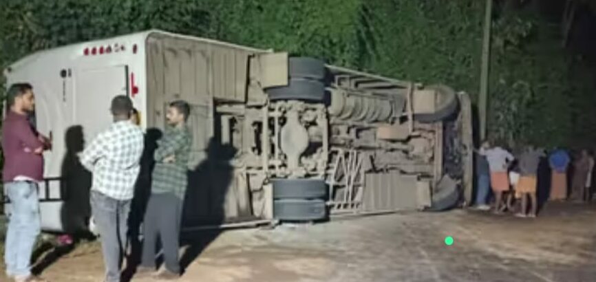 വാഹനം അപകടത്തിൽപെട്ടു