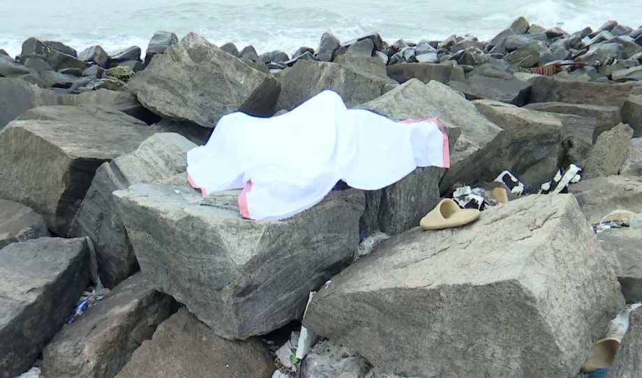 കടല്‍ഭിത്തിയുടെ കല്ലില്‍ തല കുടുങ്ങിയ നിലയില്‍ മൃതദേഹം