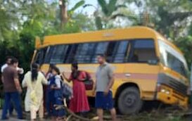 ശബരിമല തീർഥാടകരുടെ വാഹനം സ്കൂൾ ബസിലിടിച്ചു