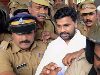 ദിലീപിനെ വെറുതെ വിട്ടതിൽ വ്യാപക പ്രതിഷേധം