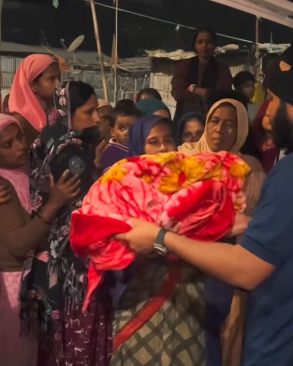 കമ്പിളി പുതപ്പ് നൽകി