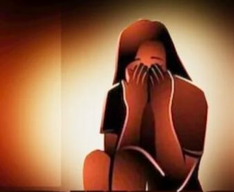 മ​ദ്ര​സ​യ്ക്കു​ള്ളി​ൽ കൗ​മാ​ര​ക്കാ​രി ബ​ലാ​ത്സം​ഗ​ത്തി​നി​ര​യാ​യി