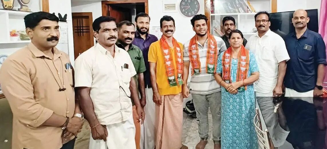 LDF സ്ഥാനാർഥി കുടുംബത്തോടെ BJP-യിൽ ചേർന്നു