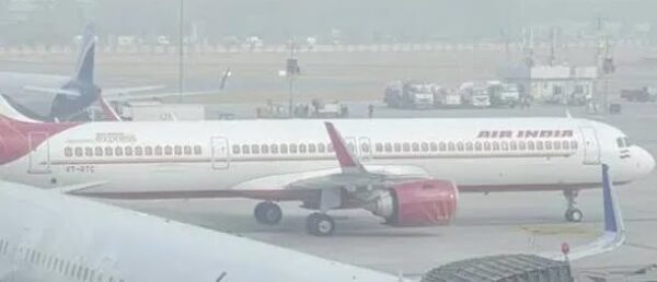 ടേക്കോഫിന് പിന്നാലെ എൻജിനിൽ സാങ്കേതിക പ്രശ്നം