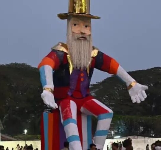 കൂറ്റൻ പപ്പാഞ്ഞി ഒരുങ്ങി