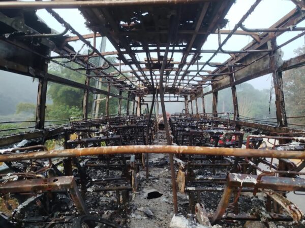 കെഎസ്ആർടിസിയുടെ ഗവി വിനോദയാത്രാ ബസ് ഓട്ടത്തിനിടെ കത്തിനശിച്ചു