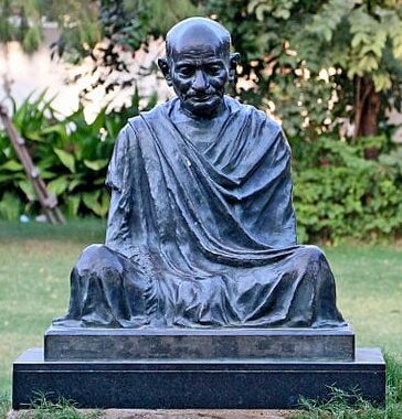 മഹാത്മാ ഗാന്ധിയുടെ പേര് നീക്കം ചെയ്തത് തെറ്റ്