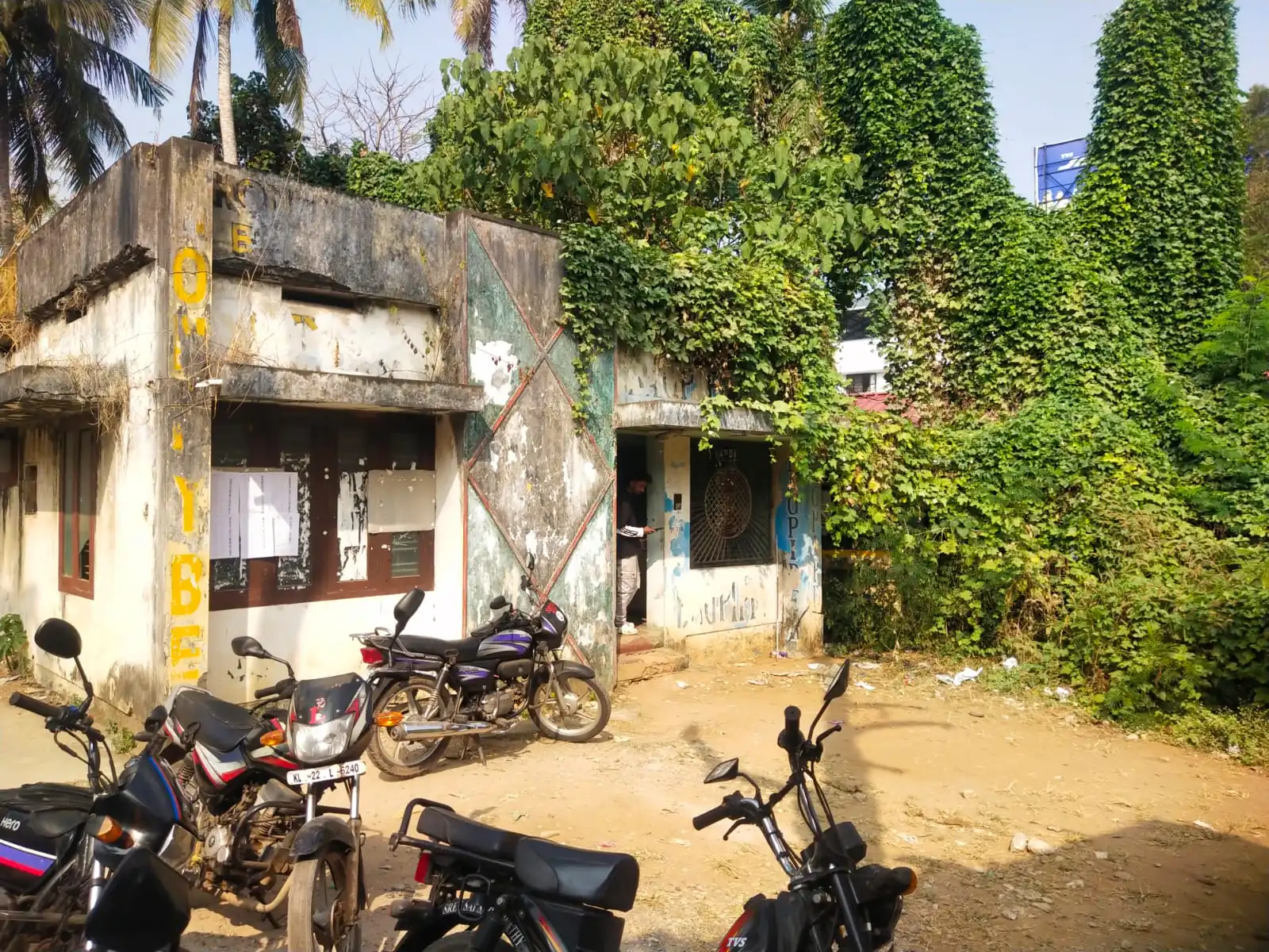 കഴക്കൂട്ടം ഡ്രൈവിംഗ് ടെസ്റ്റ് പരിസരം കാട്