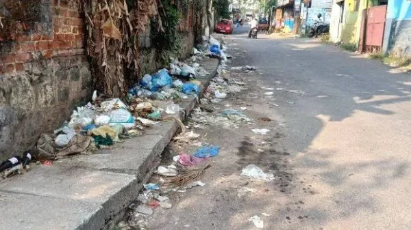 വടക്കേവിള റോഡിൽ മാലിന്യ നിക്ഷേപം രൂക്ഷം