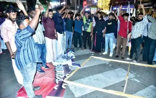 രക്തസാക്ഷി മണ്ഡപ തർക്കം