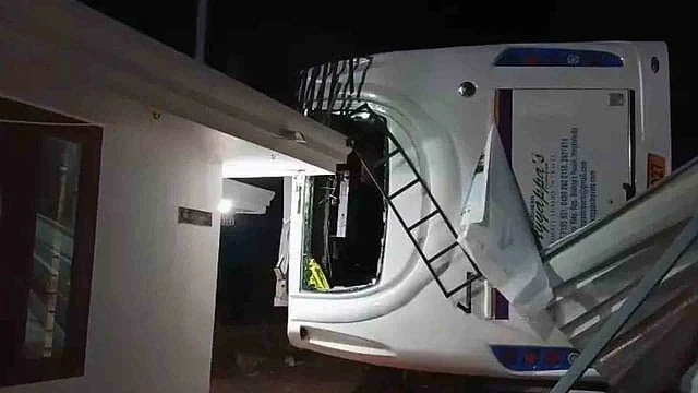 ടൂറിസ്റ്റ് ബസ് മറിഞ്ഞ് അപകടം