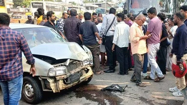 ഭക്തന് കാറിടിച്ച് ഗുരുതര പരിക്ക്