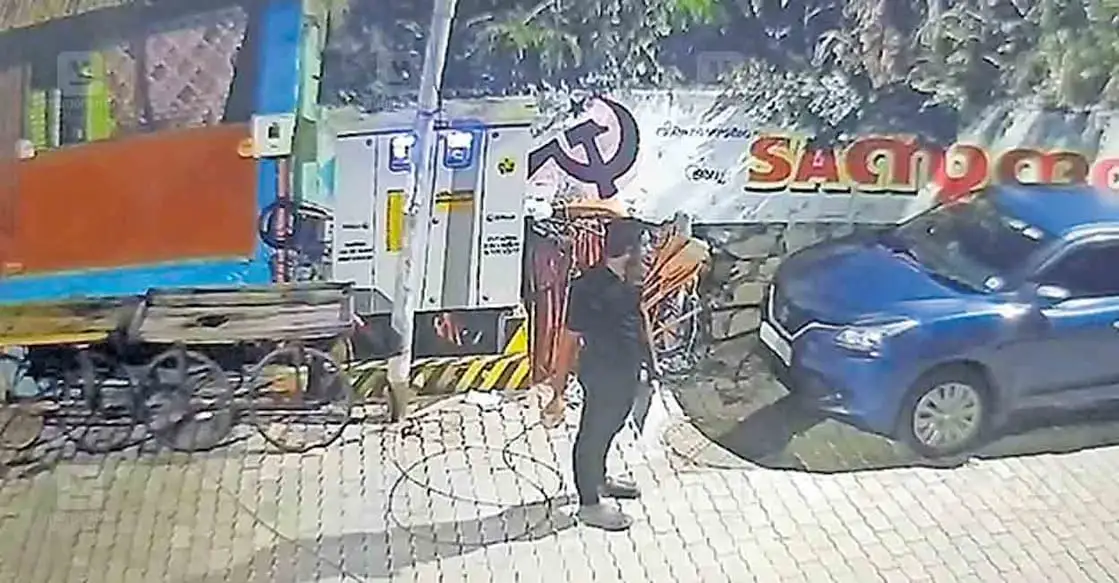 ചില്ല്പൊട്ടിച്ച യു പി സ്വദേശി പിടിയിൽ