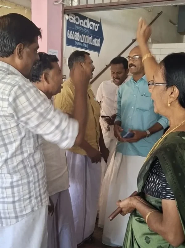 സി പി എമ്മിൽ പൊട്ടിത്തെറി