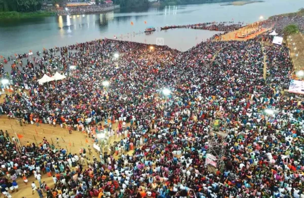 വിശ്വാസിസാഗരമായി നിളാതീരം