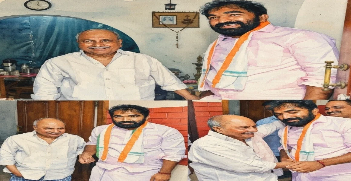 എ.കെ. ആന്റണിയുടെ അനുഗ്രഹം തേടി ചാണ്ടി ഉമ്മൻ; വസതിയിൽ സന്ദർശനം