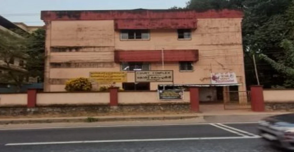 ​താമരശ്ശേരി കോടതിയിൽ സിനിമയെ വെല്ലുന്ന നാടകീയ രംഗങ്ങൾ! വിധിക്ക് പിന്നാലെ തെരുവുയുദ്ധം; പോലീസ് ലാത്തിവീശി…