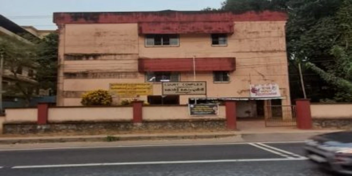 ​താമരശ്ശേരി കോടതിയിൽ സിനിമയെ വെല്ലുന്ന നാടകീയ രംഗങ്ങൾ! വിധിക്ക് പിന്നാലെ തെരുവുയുദ്ധം; പോലീസ് ലാത്തിവീശി…
