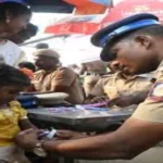 കടമയേക്കാൾ വലുത് കരുതൽ! മലപ്പുറത്തെ വോട്ടിംഗ് ബൂത്തിൽ നിന്നുള്ള ഈ കാഴ്ച നെറ്റിസൺസിന്റെ കണ്ണുനിറയ്ക്കുന്നു…