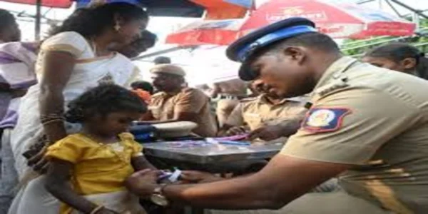 കടമയേക്കാൾ വലുത് കരുതൽ! മലപ്പുറത്തെ വോട്ടിംഗ് ബൂത്തിൽ നിന്നുള്ള ഈ കാഴ്ച നെറ്റിസൺസിന്റെ കണ്ണുനിറയ്ക്കുന്നു…