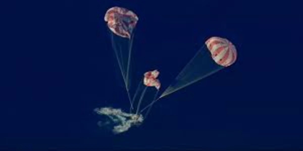 കടലിലിറങ്ങിയ പേടകത്തിൽ നിന്ന് നടന്നുനീങ്ങുന്ന വീരനായകർ! ആർട്ടെമിസ് 2 ദൗത്യത്തിന് പര്യവസാനം; ലോകം ആവേശത്തിൽ…