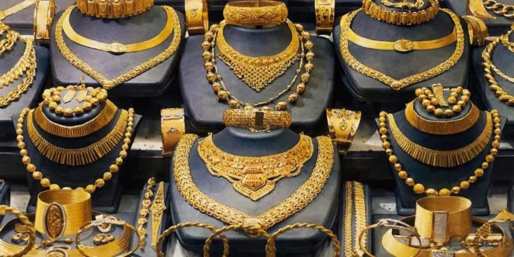 ഏപ്രിൽ ഫൂളല്ല, സ്വർണവിലയിൽ റെക്കോർഡ് കുതിപ്പ്; ആഭരണപ്രേമികൾക്ക് ഷോക്ക്!