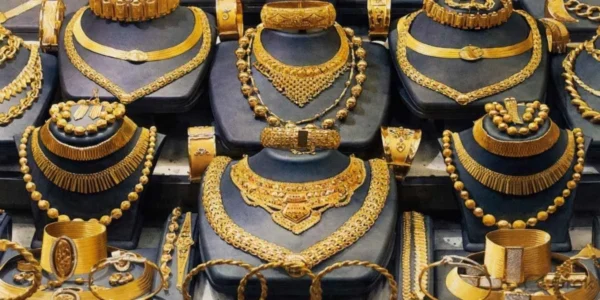 ഏപ്രിൽ ഫൂളല്ല, സ്വർണവിലയിൽ റെക്കോർഡ് കുതിപ്പ്; ആഭരണപ്രേമികൾക്ക് ഷോക്ക്!
